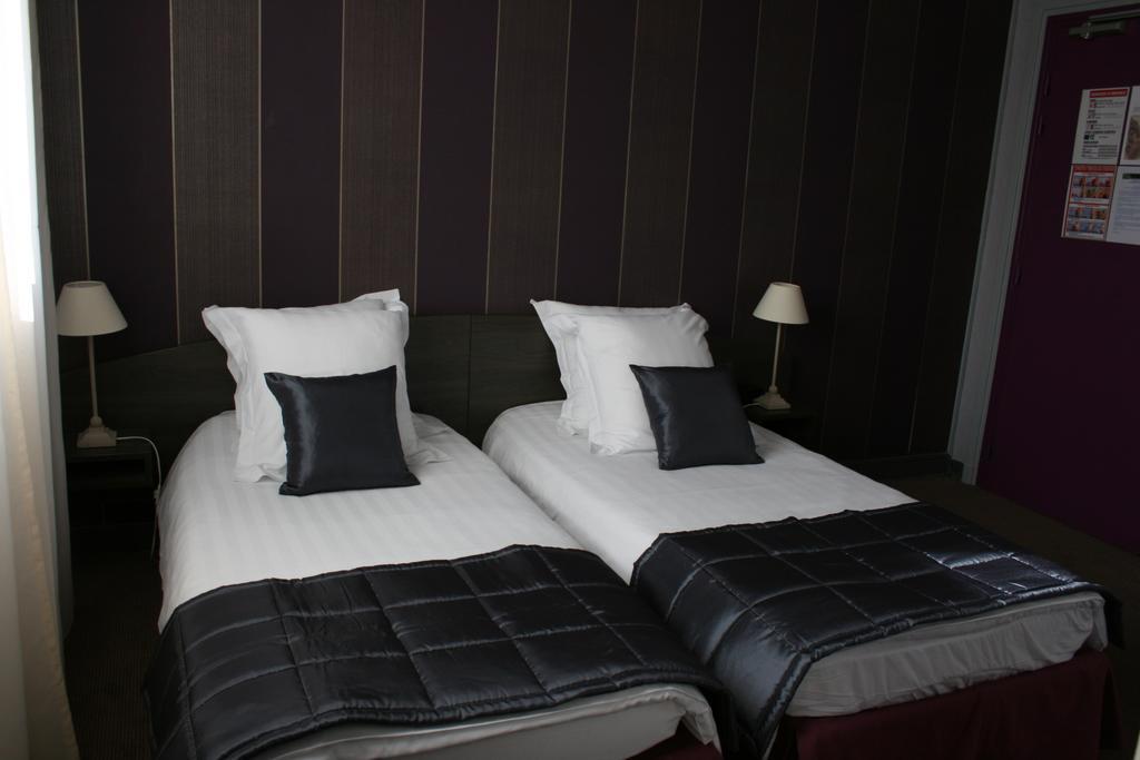 Hostellerie De La Quenoeuille Маркиз Номер фото